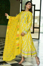 Load image into Gallery viewer, Kashvi Drishya Women Kurta Sets.
